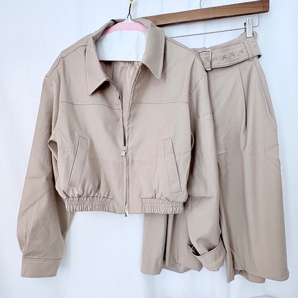 NWT ZIP UP JACKET w CAPRI LENGTH BELTED SHORTS -TAN, MED - Picture 6 of 16